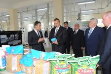 İlham Əliyev Şəkidə taxıl anbarı və dəyirman kompleksinin açılışında iştirak edib (FOTO)